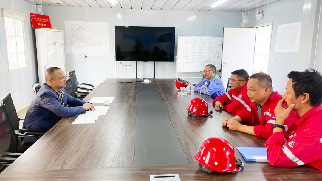 化機(jī)公司黨委書記、董事長、總經(jīng)理楊中澤到楚星項目現(xiàn)場辦公(圖3)