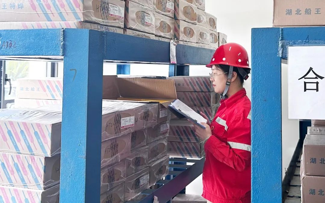 【宜化榜樣】化機公司牛艷嬌:恪盡職守勇?lián)敚疂嵶月蓳P清風(圖4) 【宜化榜樣】化機公司牛艷嬌:恪盡職守勇?lián)敚疂嵶月蓳P清風(圖4)