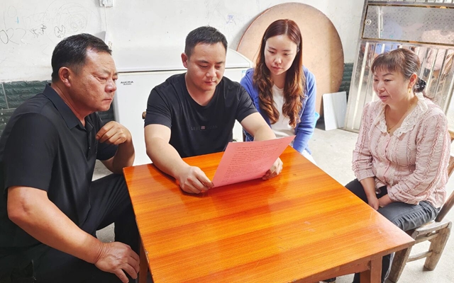 一封家書載安全!宜化礦業(yè)加強家企聯(lián)動共護職工平安(圖1) 一封家書載安全!宜化礦業(yè)加強家企聯(lián)動共護職工平安(圖1)