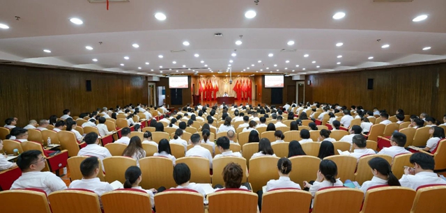 王大真講授學(xué)習(xí)教育專(zhuān)題黨課